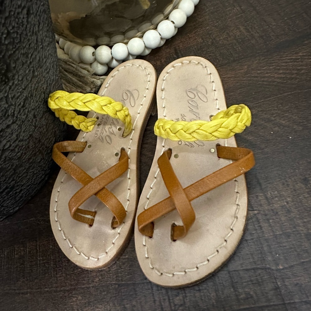 Caruso Sandali Ravello Italian Sandals Girls Sz 8 Gold Double Strap Flat